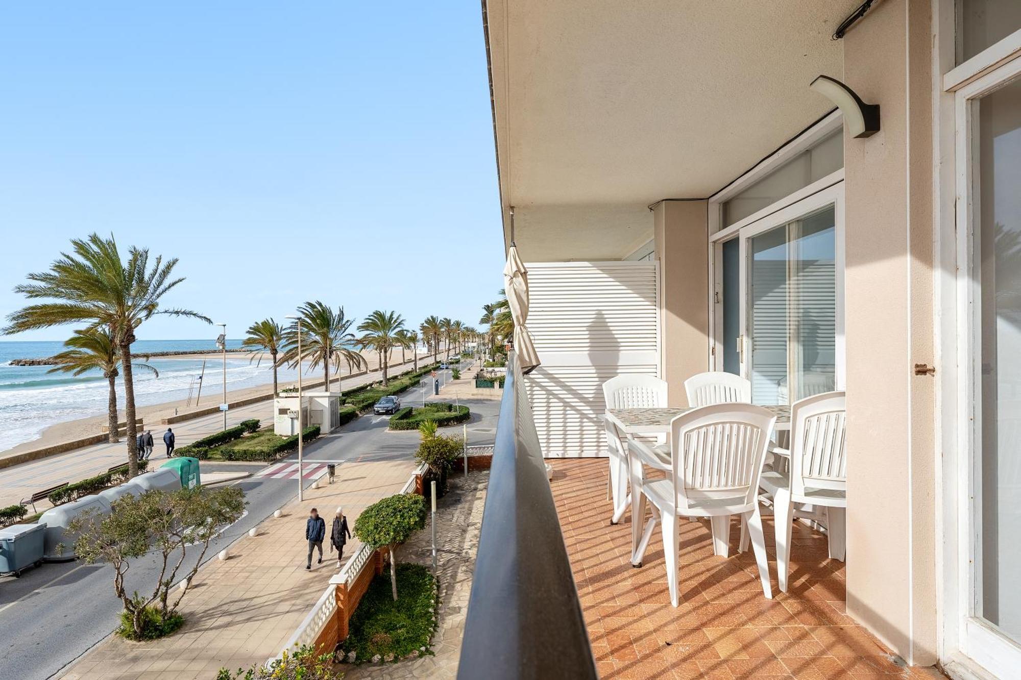 Playa Primera Linea Cunit Exterior photo