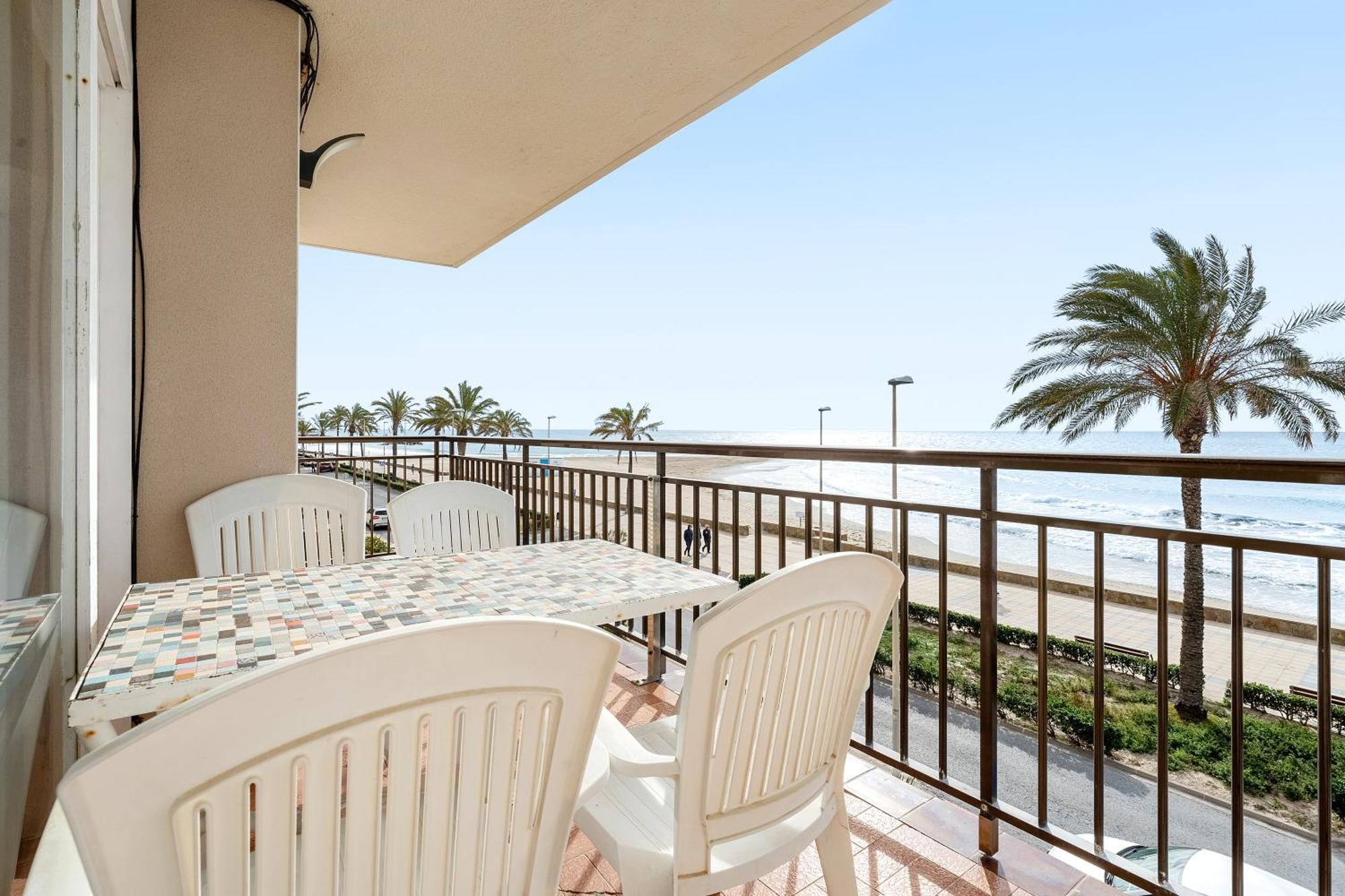 Playa Primera Linea Cunit Exterior photo